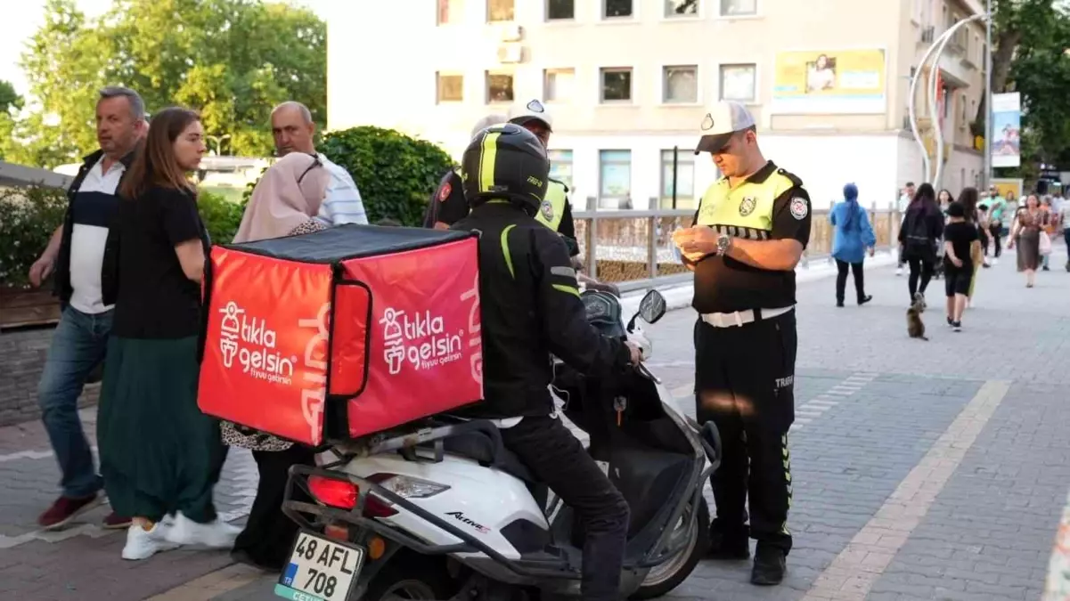 Gazipaşa Caddesi\'nde motosiklet denetimi