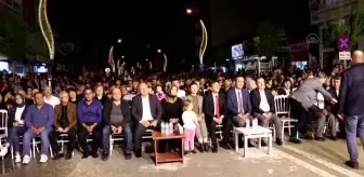 Gölhisar'da öğretmenlerden oluşan koro konser verdi