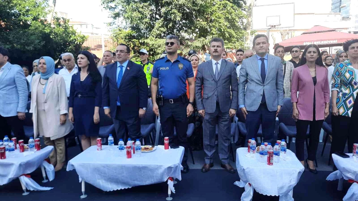 Kuştepe\'de rap rüzgarı: Kaymakam, belediye başkanı ve emniyet müdürleri çocuklarla şarkı söyledi