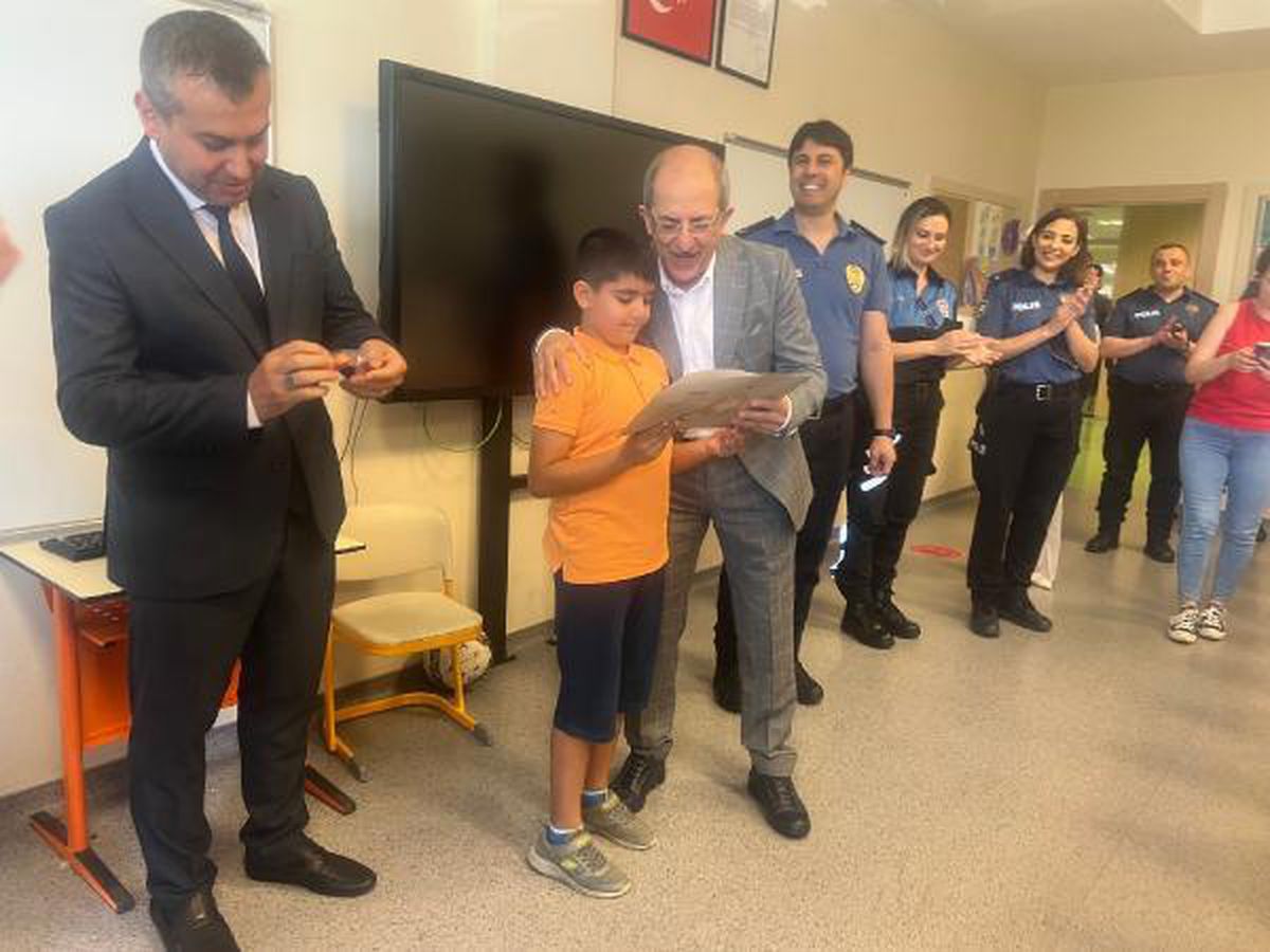 Maltepe İlçe Emniyet Müdürü şehit çocuklarına karnelerini verdi