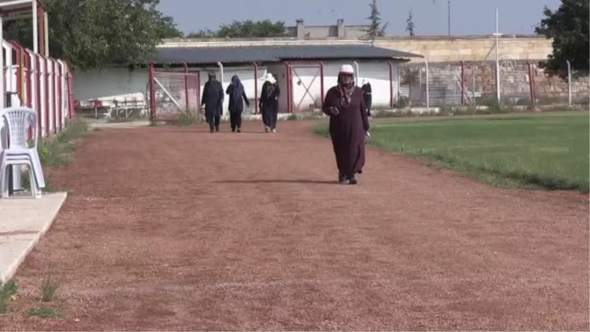 Sabahları statta buluşan kadınlar güne sporla başlıyor