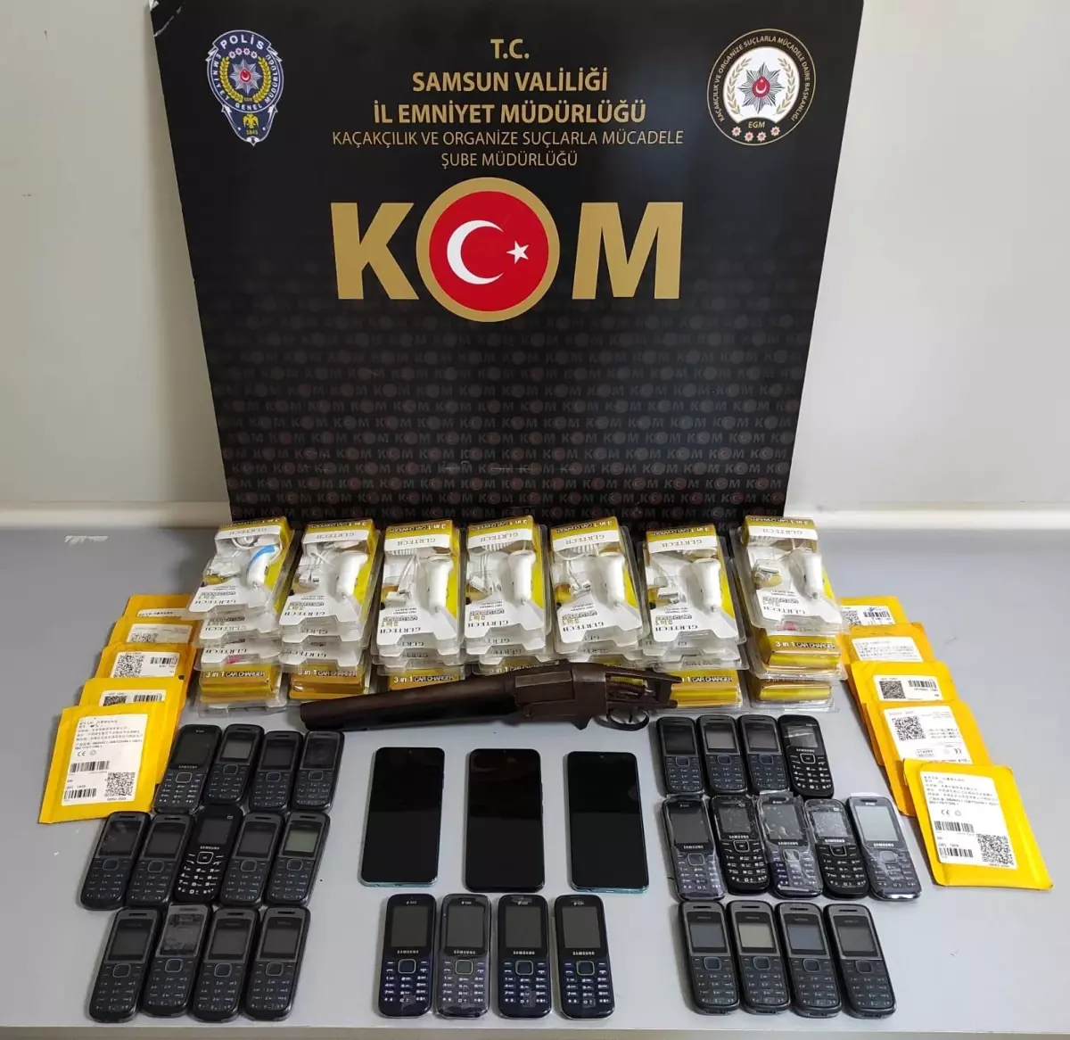 Samsun\'da kaçak telefon ve aksesuarları ele geçirildi