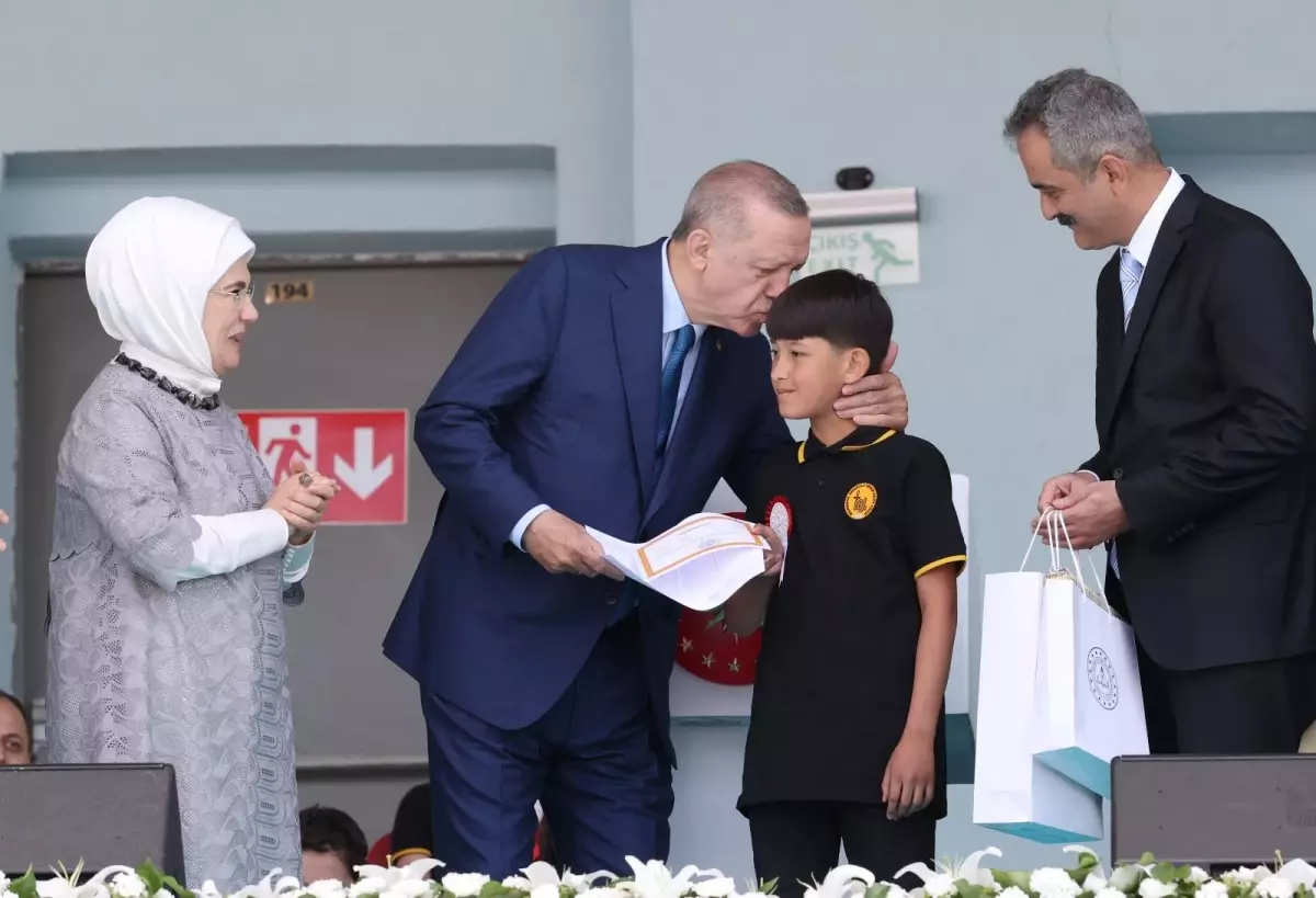 Cumhurbaşkanı Erdoğan: "Hükümetlerimiz döneminde hazırladığımız tüm bütçelerde aslan payını daima eğitim öğretime tahsis ettik"