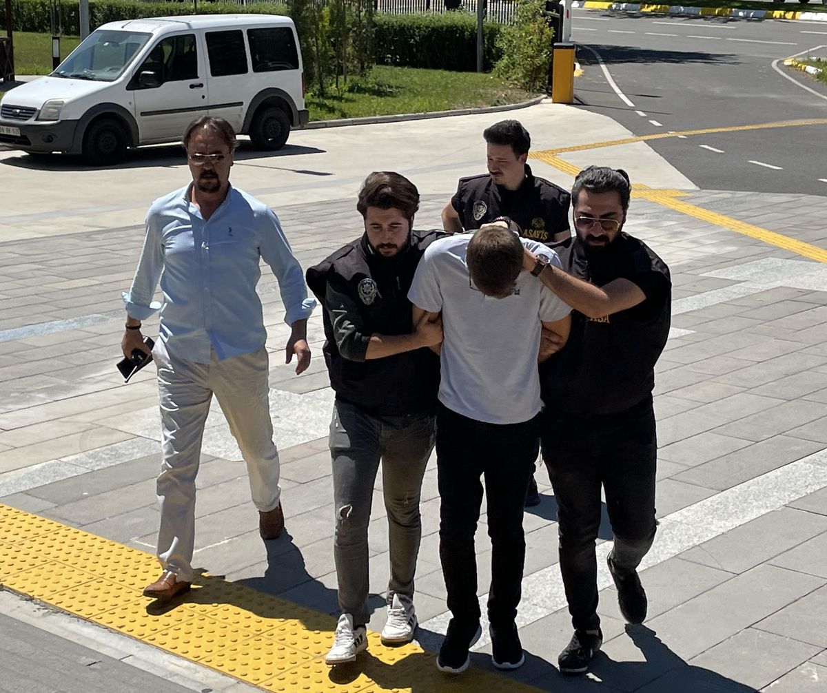 Tekirdağ\'da bir kişi eski eşi ve çocuğunu bıçaklayarak öldürdü