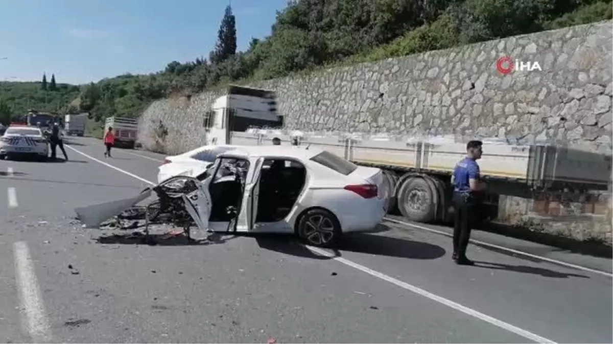 Tırla kafa kafaya çarpışan otomobil paramparça oldu