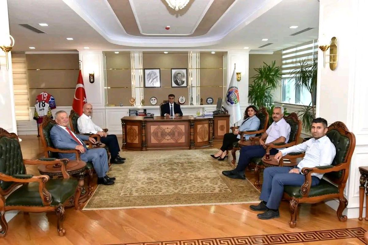Vali Gürel'den Türk Kızılay'ına kurban bağışı