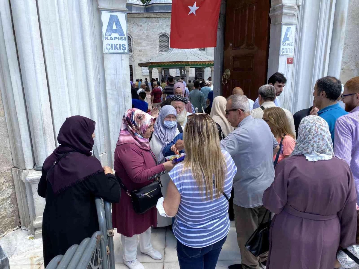 YKS öncesi Eyüp Sultan Camii\'ne akın ettiler