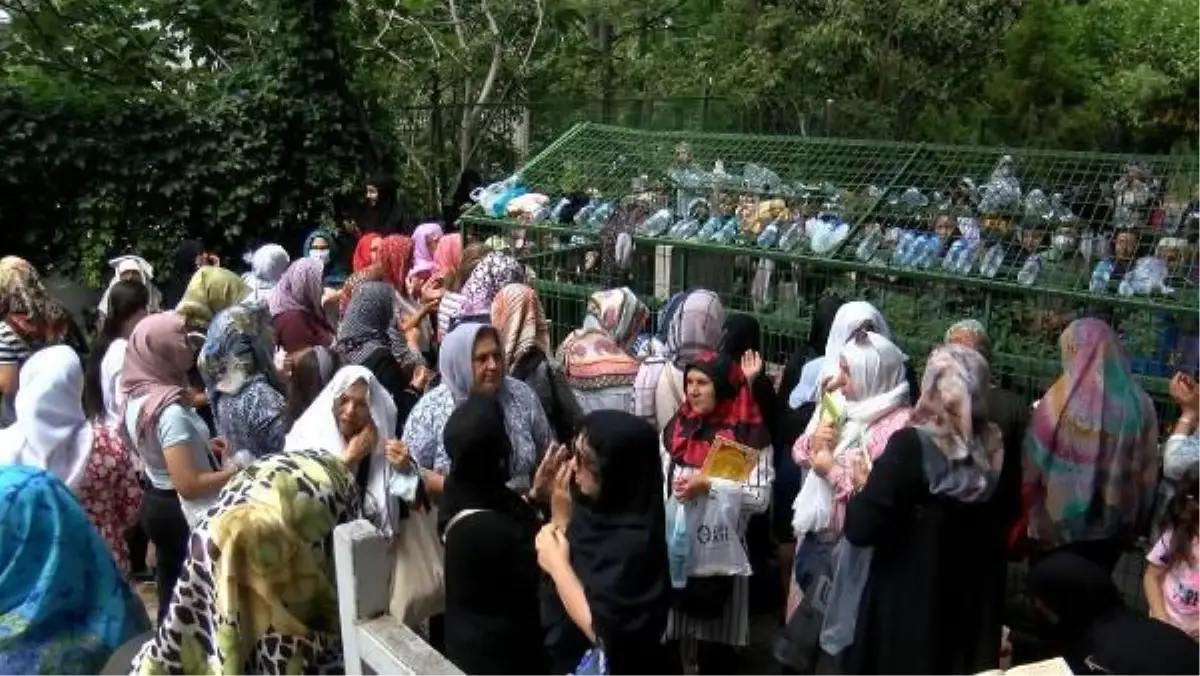 YKS öncesi Zuhuratbaba türbesi doldu taştı