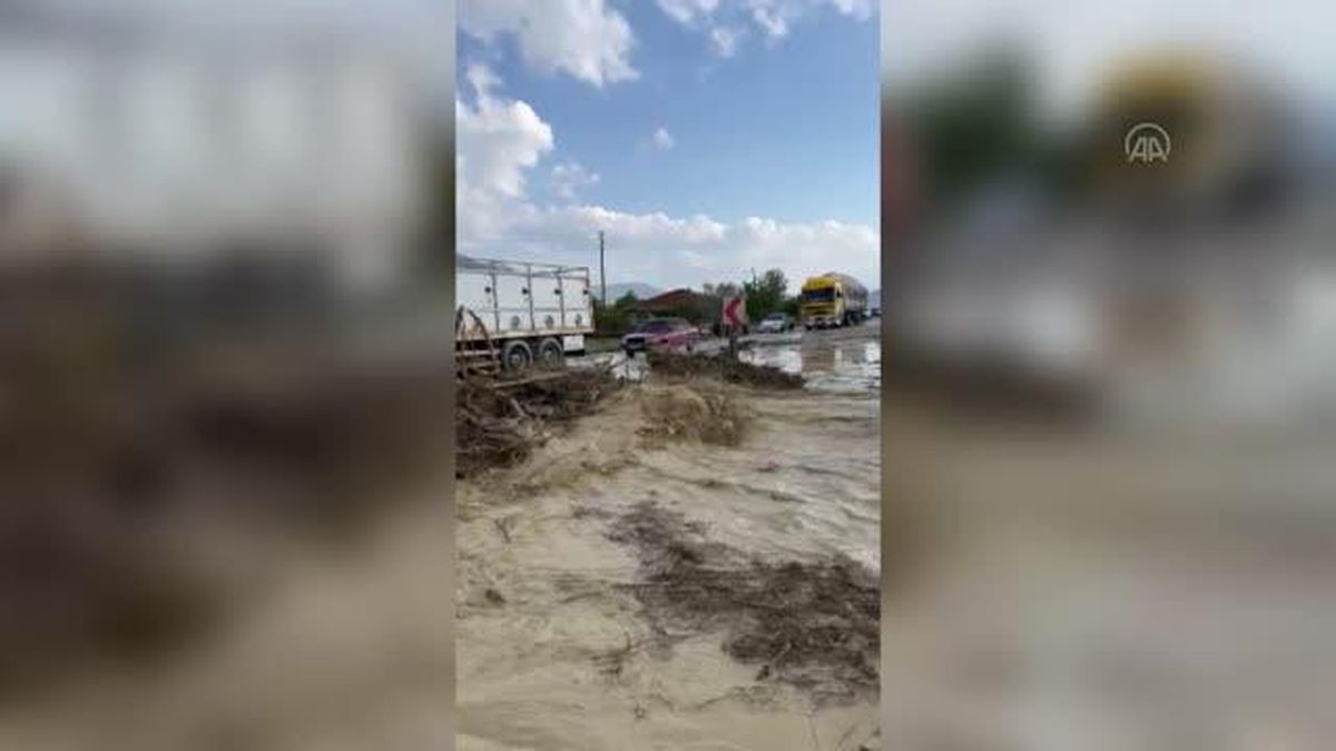 Afyonkarahisar'da sağanak etkili oldu