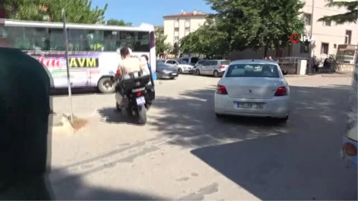 Son dakika haber... Amasya\'da kimliğini unutan öğrencileri YKS\'ye motosikletli polis yetiştirdi