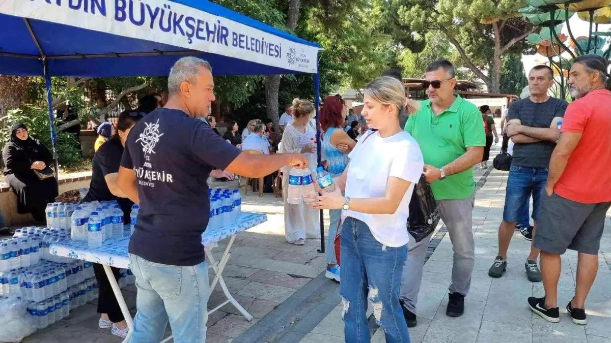 Aydın Büyükşehir Belediyesi TYT sınavına katılan öğrencilerin yanında oldu