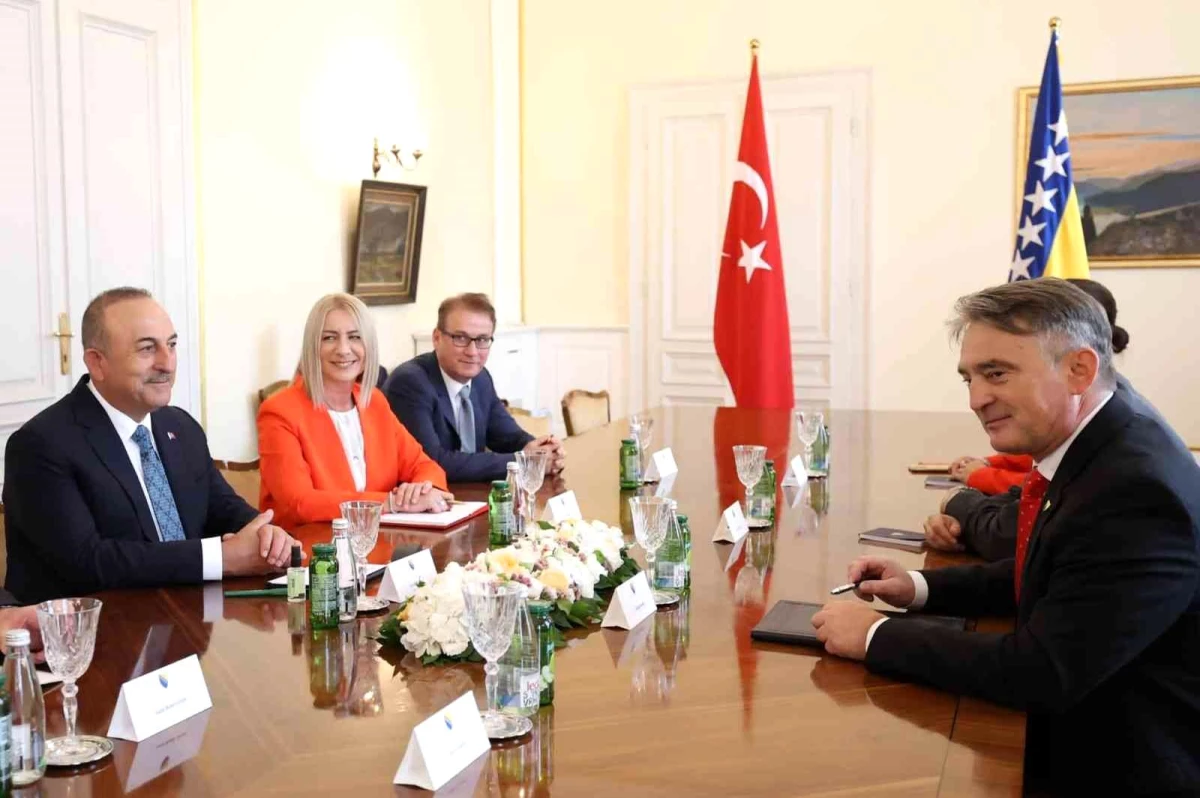 Bakan Çavuşoğlu, Bosna Hersek Devlet Başkanlığı Konseyi Hırvat üyesi Komsic ile görüştü