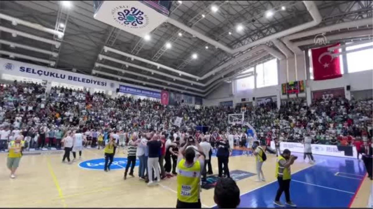 Bakan Kurum, Konyaspor Basketbol takımını kutladı
