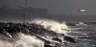Bandırma'da fırtına etkili oluyor