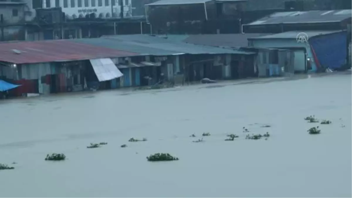 Bangladeş'de muson yağmurları etkili oldu
