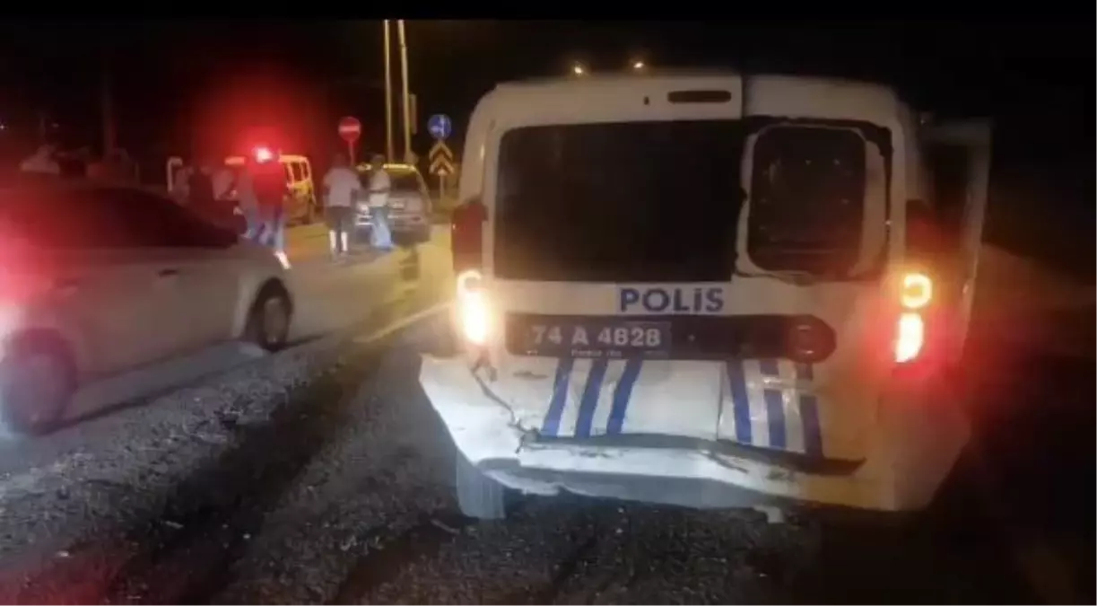 Son dakika haberi! Bartın\'da ekip otosuna çarpan alkollü sürücü ile 1 polis yaralandı