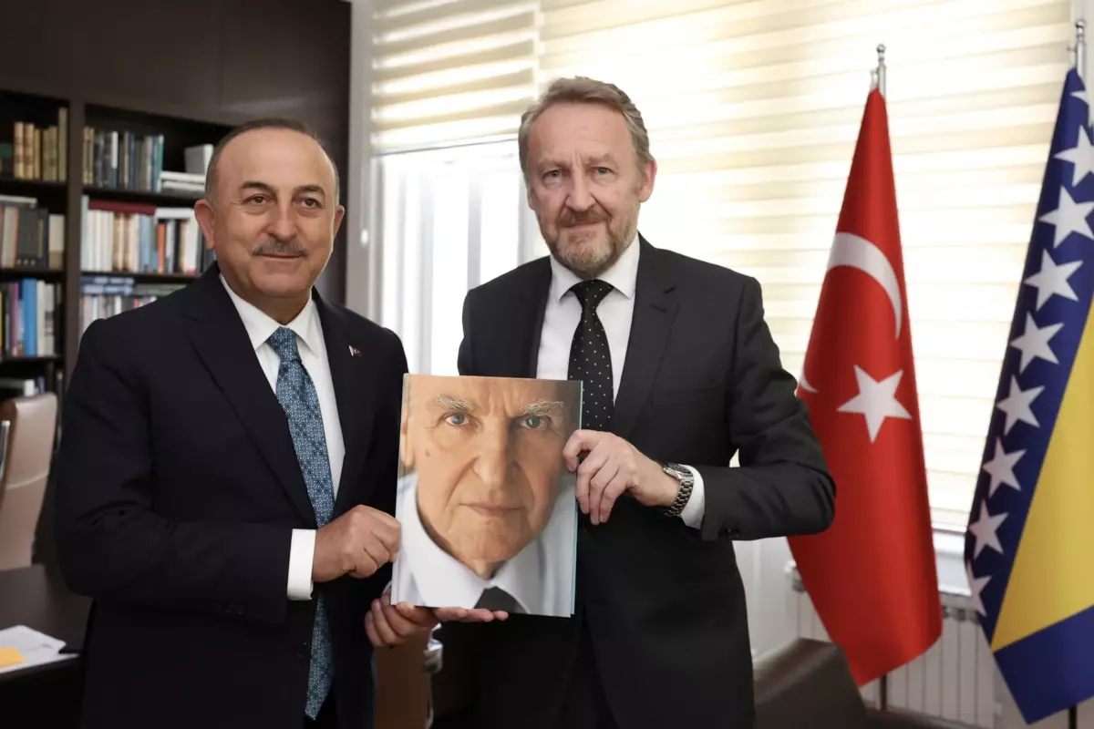 SARAYBOSNA - Bakan Çavuşoğlu, Tekerlekli Sandalye Basketbol A Milli Takımı oyuncularıyla buluştu