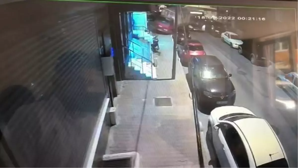 Son dakika haberi: Eyüpsultan\'da İETT otobüsünün 17 araca çarptığı anlar kamerada