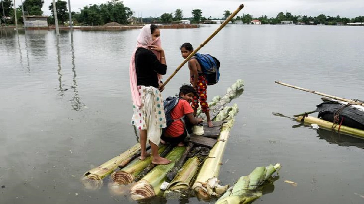 Hindistan ve Bangladeş\'te muson yağmurları hayatı felç etti: 34 ölü