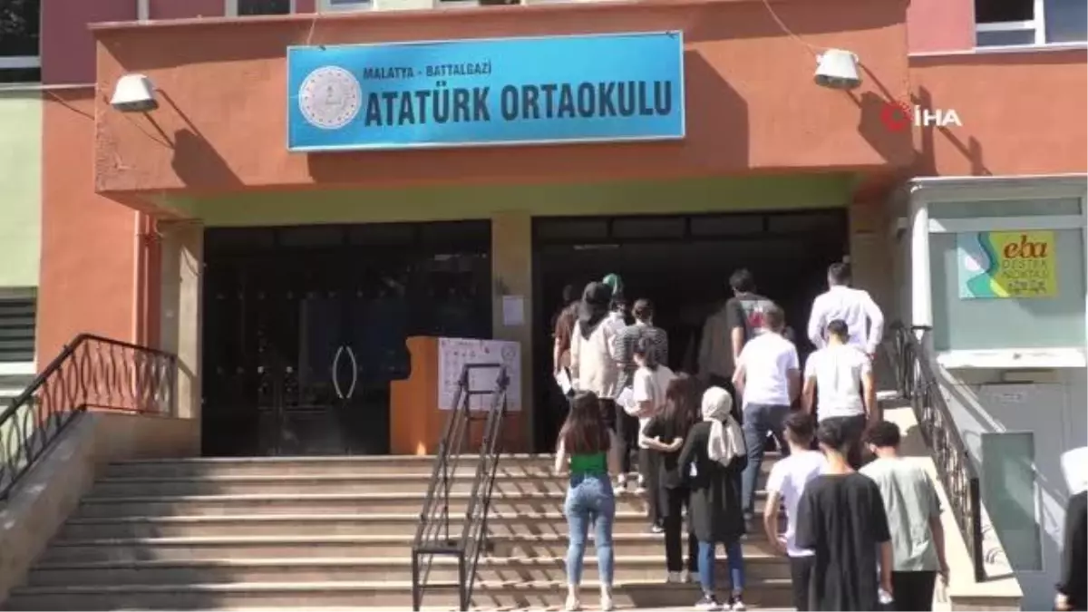 İki dakika ile sınavı kaçırdı, gözyaşlarına boğuldu