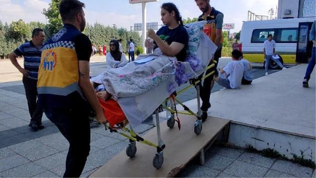 Son dakika gündem: Kazada yaralanan Sinem ile Beyza, sınava sedye ve tekerlekli sandalyeyle girdi