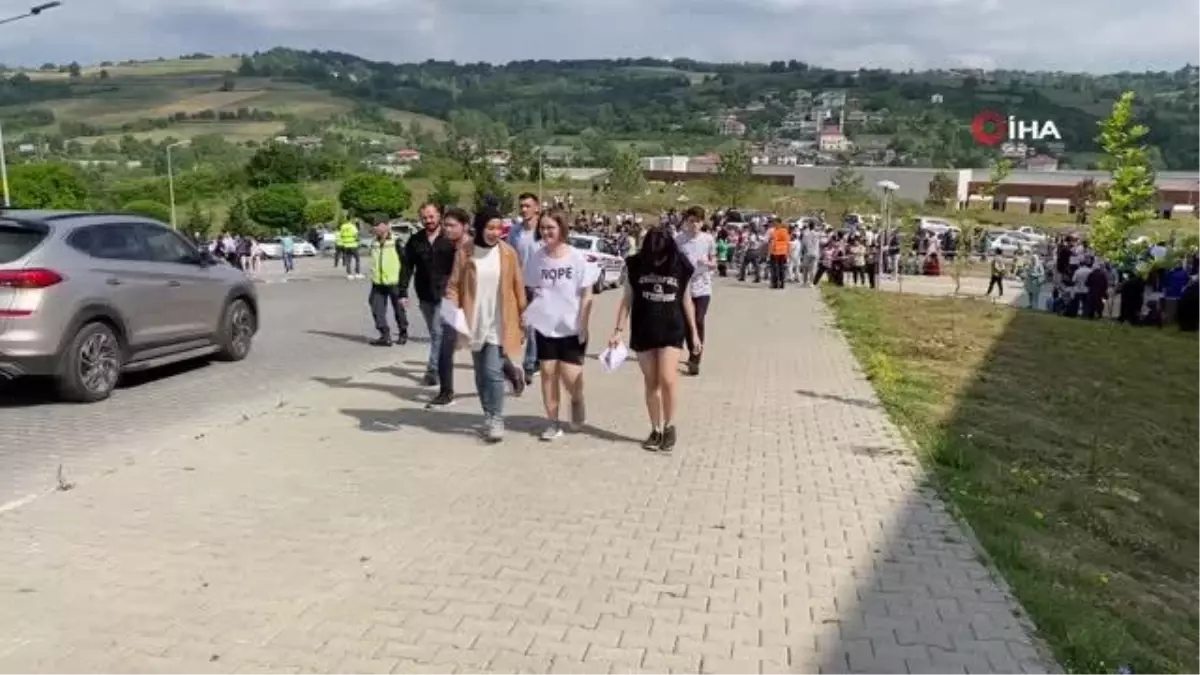 Son dakika haberi! Kimliğini kaybeden öğrenciyi sınava jandarma yetiştirdi