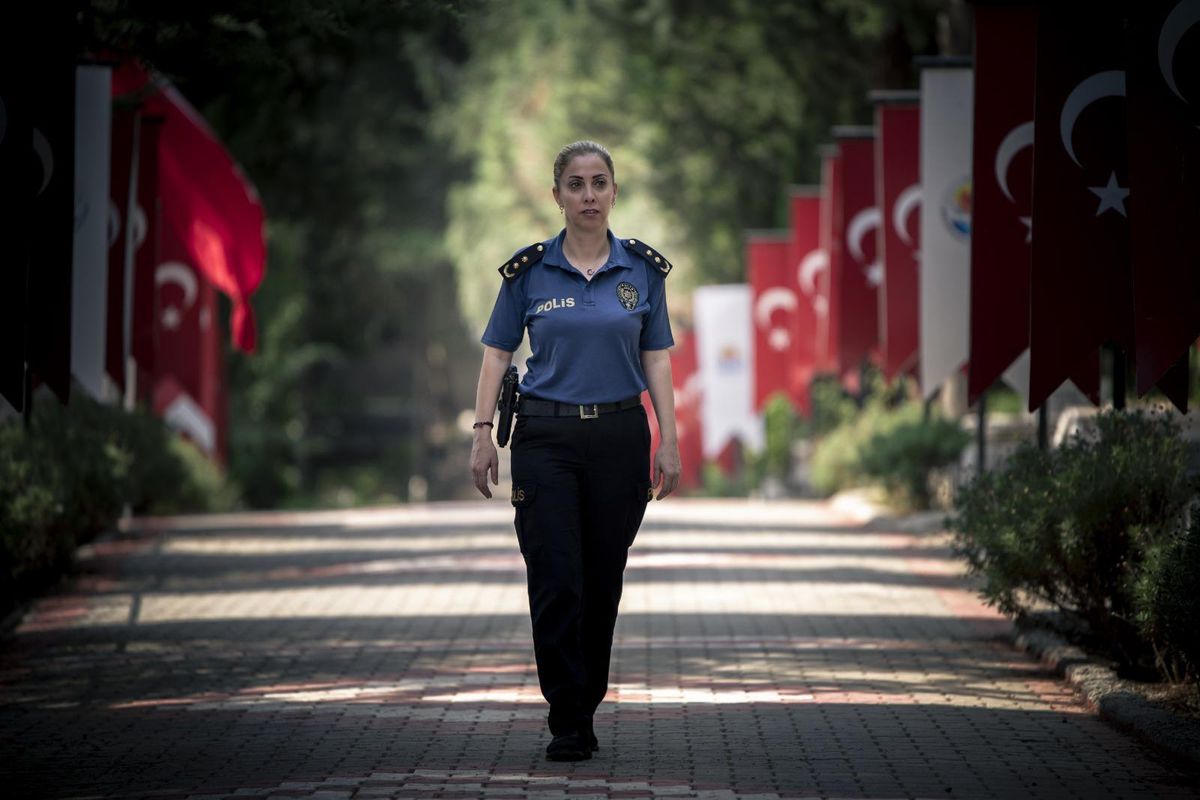 Son dakika! Şehit kızından, mesleğini sürdürdüğü polis babasının kabrine Babalar Günü ziyareti
