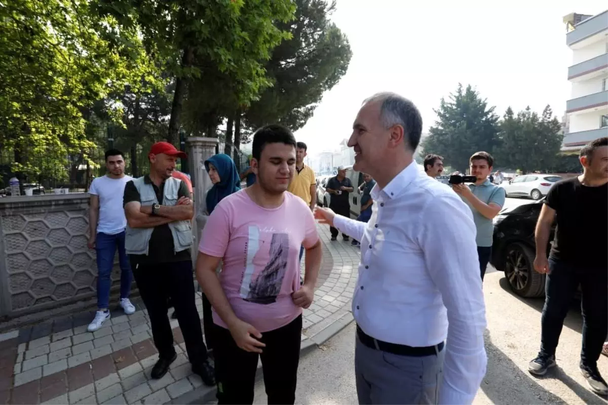 YKS'ye giren öğrencilere kahve, çay ve su ikramı