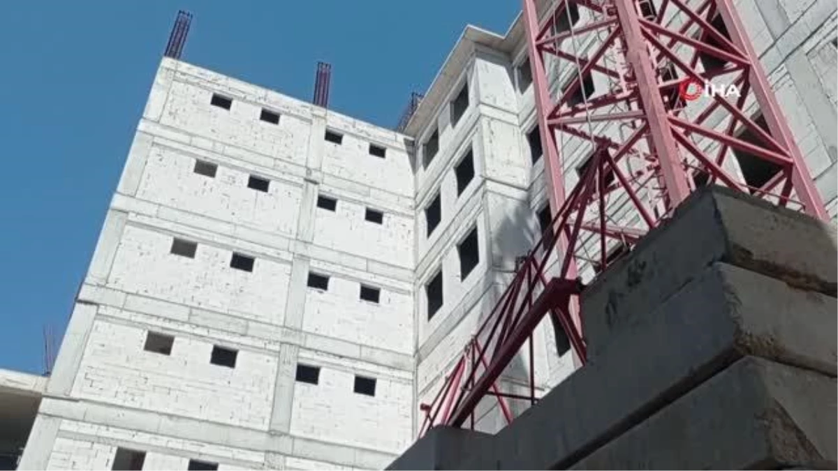 Altıncı kattan düşen inşaat işçisi kurtarılamadı