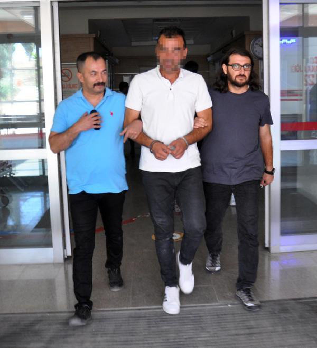 Çaldıkları minibüsün içinde yakalandılar