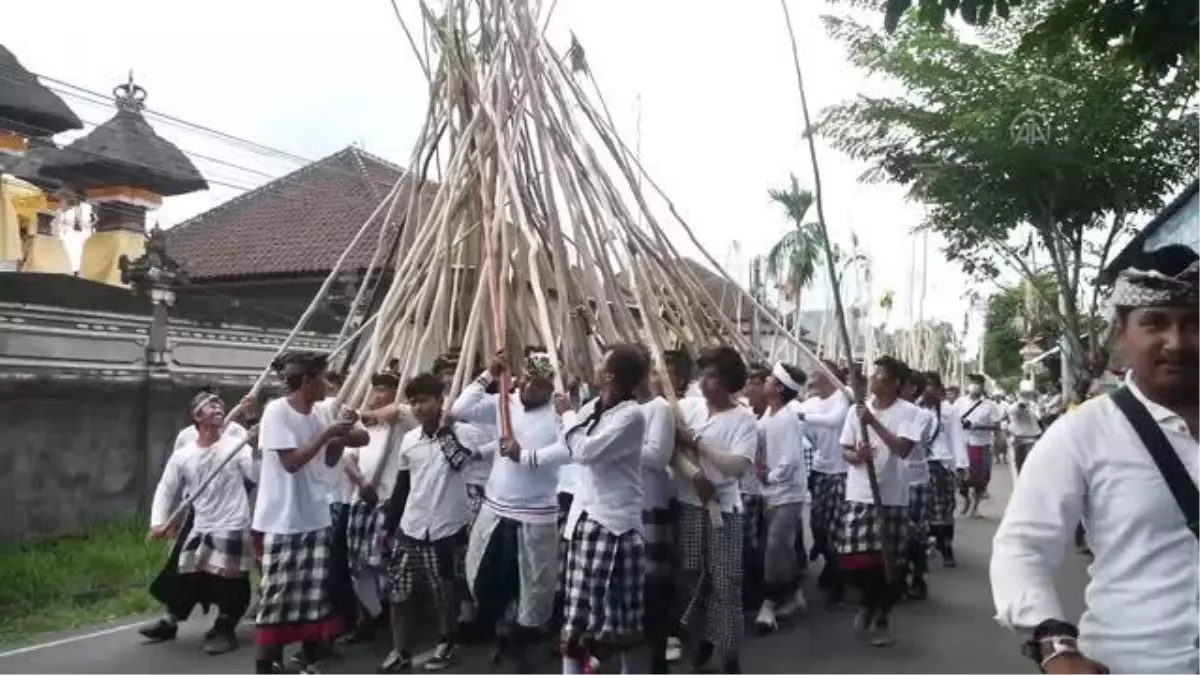 ENDONEZYA - Bali'de kötü şanstan arınma ritüeli düzenlendi