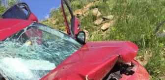 Erzurum'da otomobil şarampole devrildi 2 kişi öldü, 3 kişi yaralandı