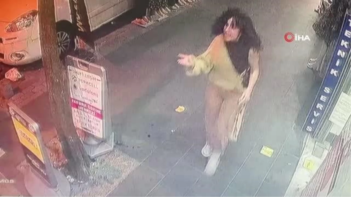 Son dakika haberleri: İstanbul\'da akıl almaz anlar kamerada: Yolda yürüyen kadını tokatladı, darp edildi