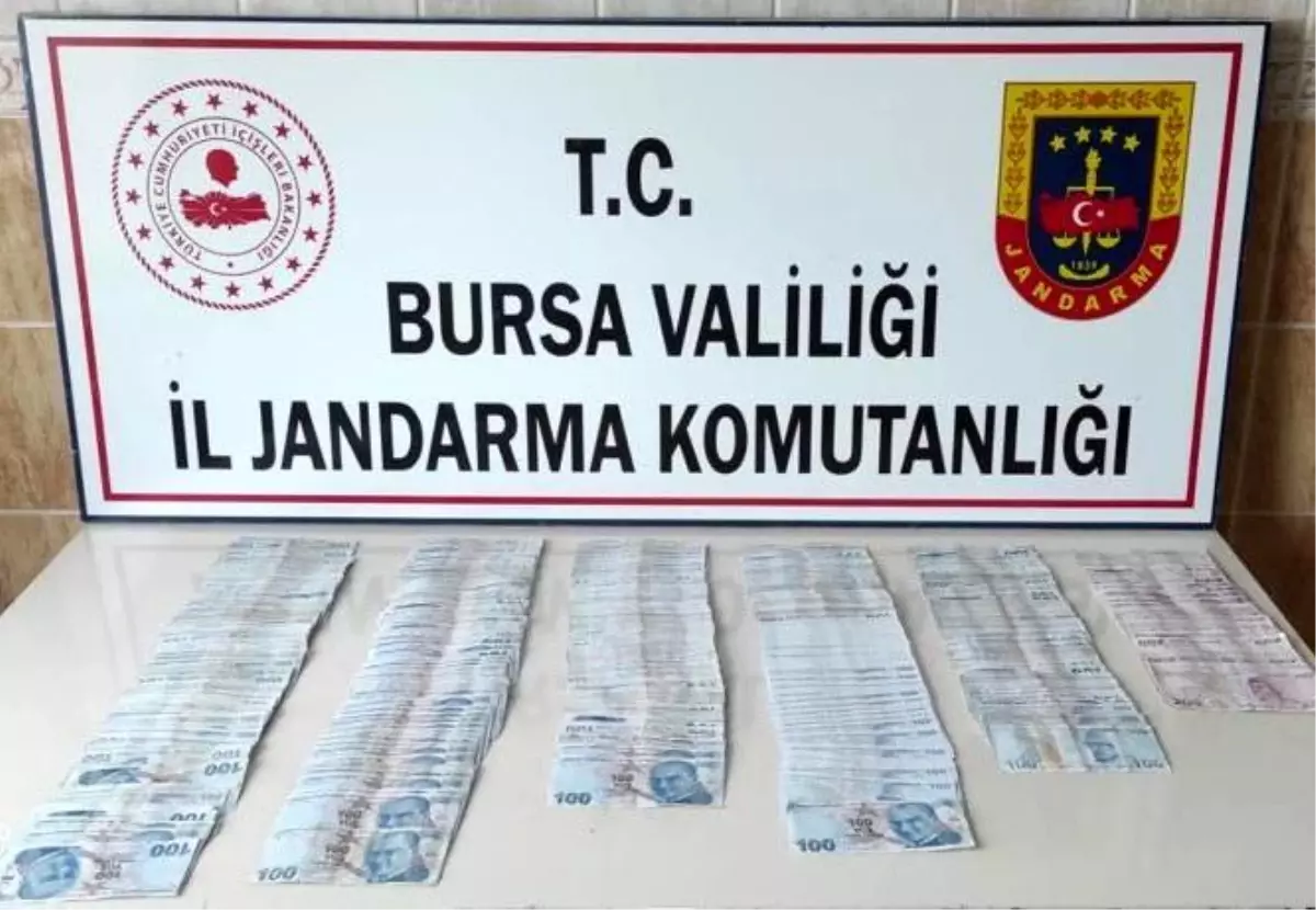 Kendilerini polis olarak tanıtan dolandırıcılar kıskıvrak yakalandı : 2 tutuklama