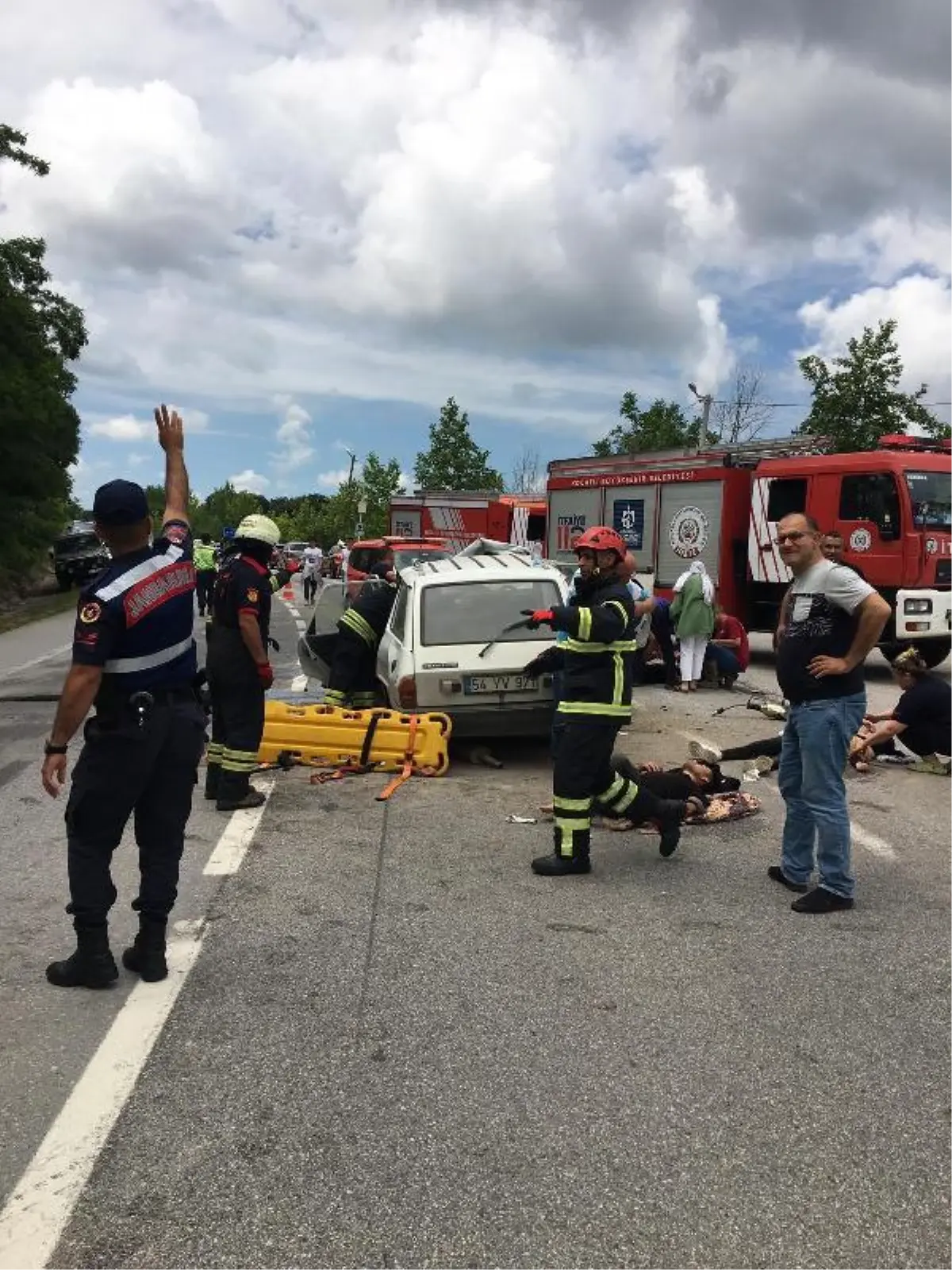 Kocaeli\'de sınav dönüşü otomobiller çarpıştı: 4 yaralı