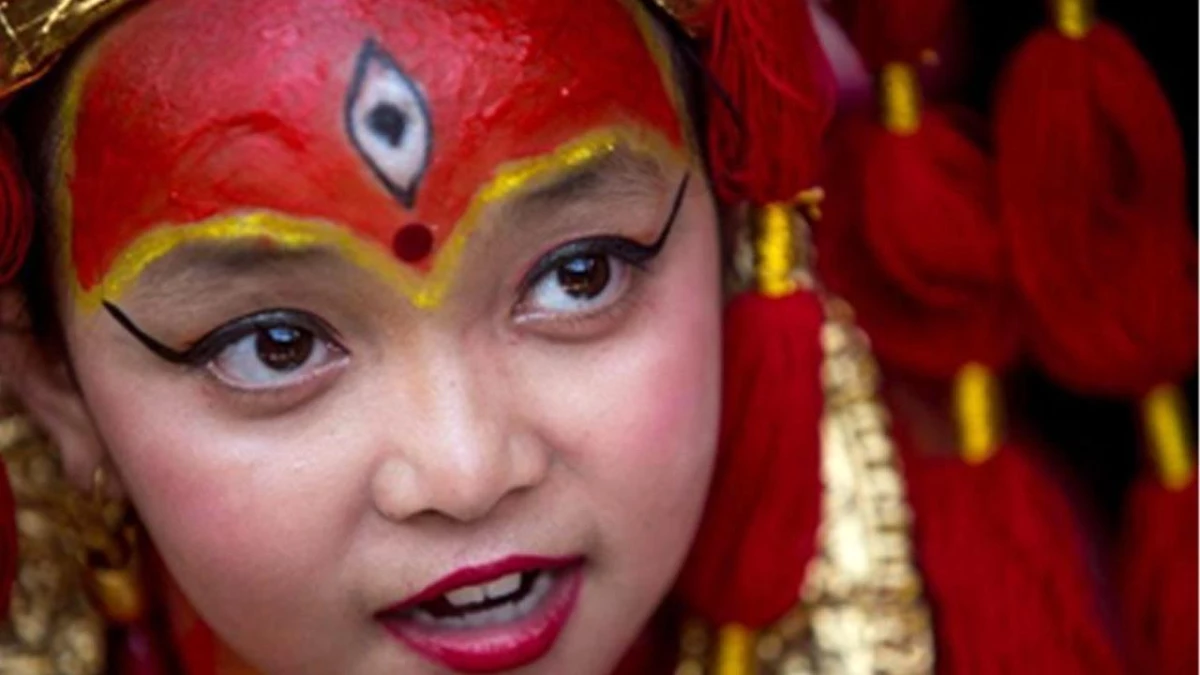 Nepalli Kızlar Geleneksel Kumari Puja Kutlamasına Katılıyor