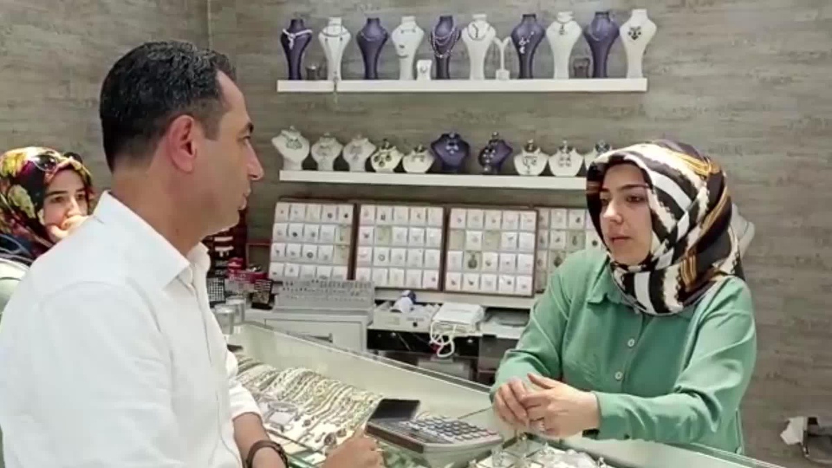 Niğdeli Gümüşçü: "Türkiye Cumhuriyeti\'nde Yaşıyoruz Ama Herşeyimiz Dolarla"