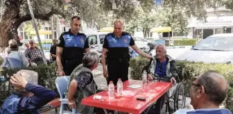 Polis, huzurevindeki 'babaları' unutmadı