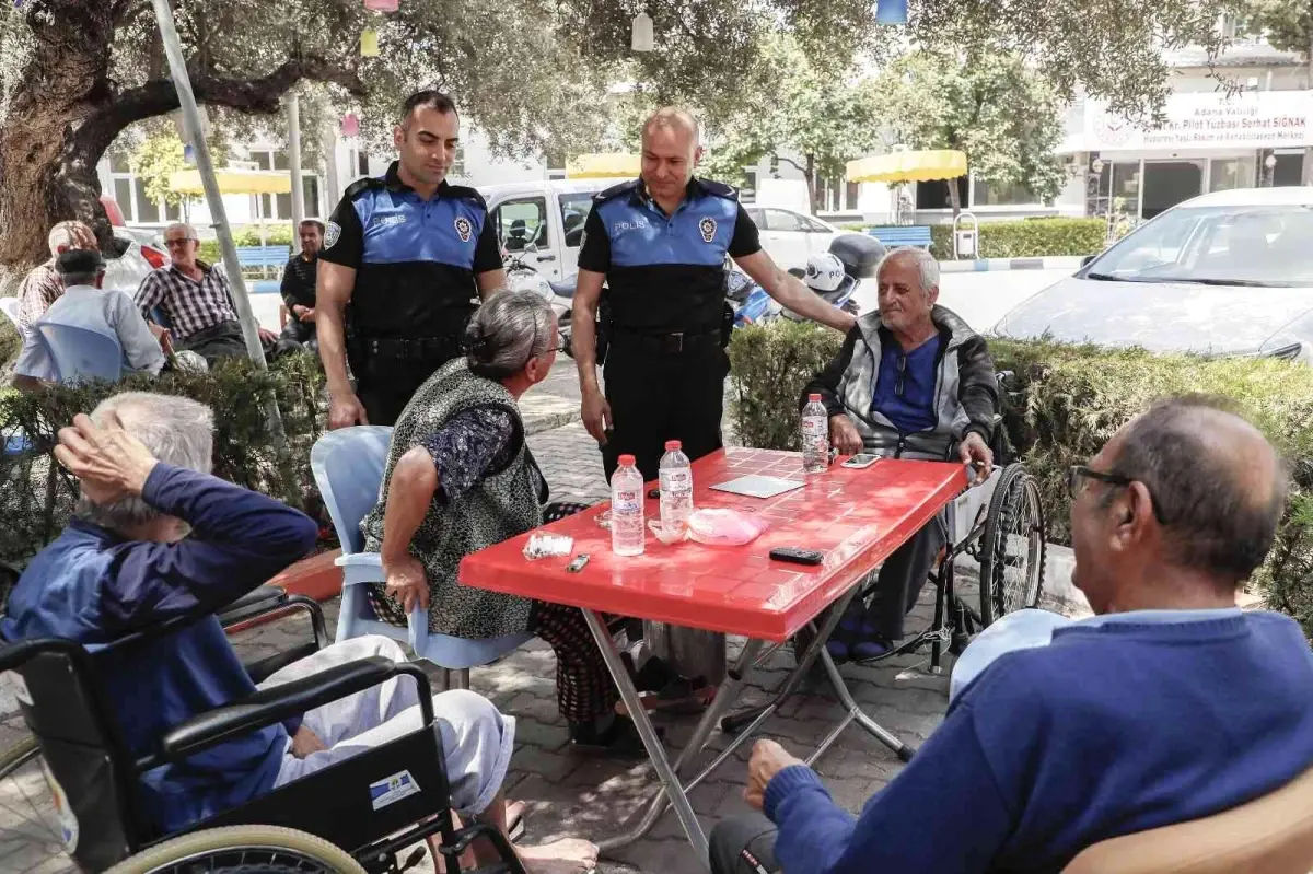 Polis, huzurevindeki "babaları" unutmadı