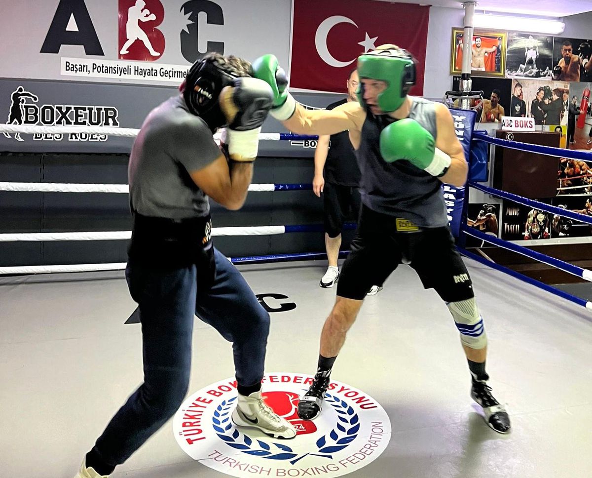 Şampiyon boksör Michalkin, dev maça Antalya\'da hazırlanıyor