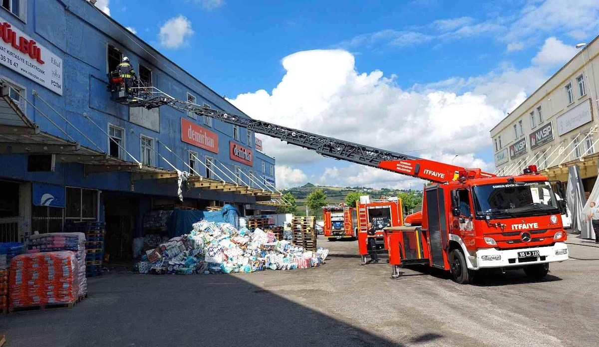 Son dakika haberi! Samsun Gıda Borsası\'nda aynı yerde 4 gün sonra yine yangın çıktı