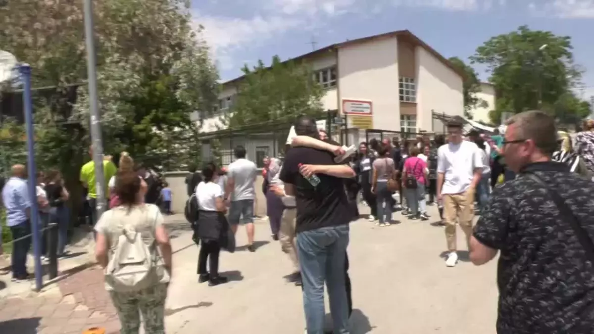 Üniversite Sınavı Bugün Bitti: "Üniversiteye Bile Gitmeden Yurt Dışına Çıkmayı Düşünüyorum"