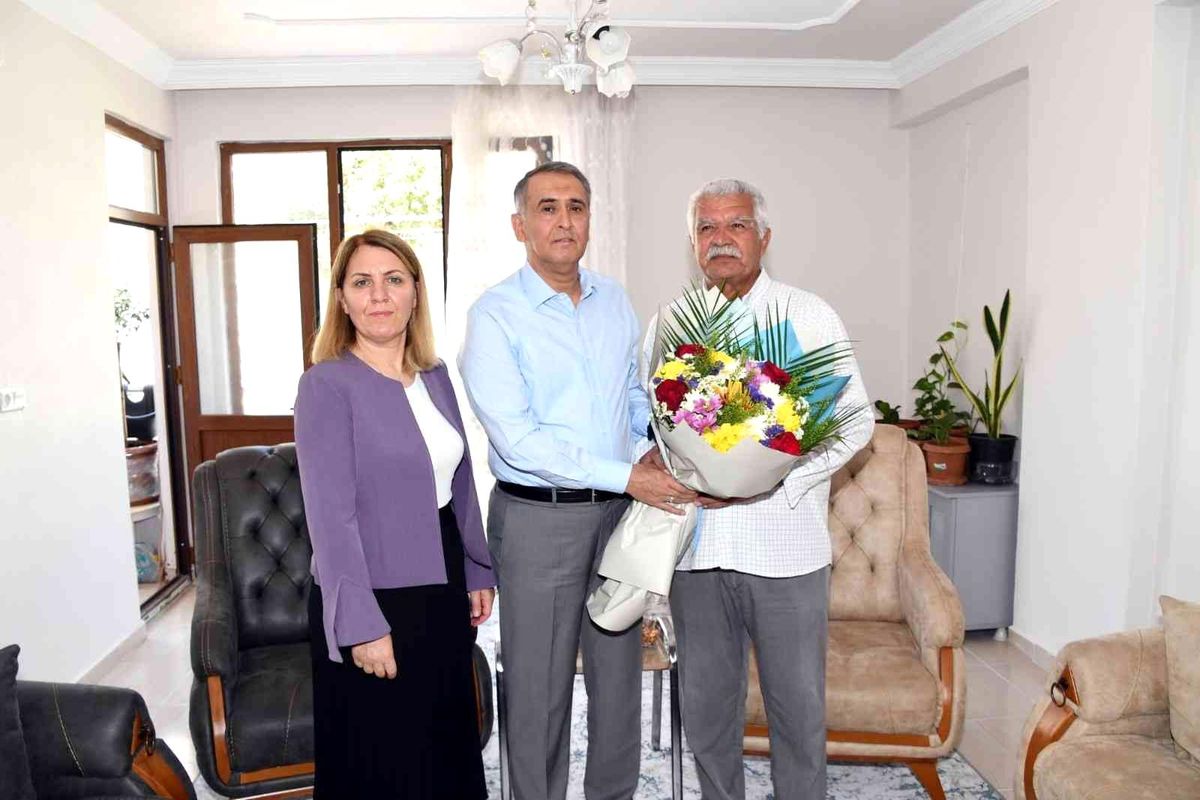 Vali Mahmut Çuhadar'dan şehit babalarına ziyaret