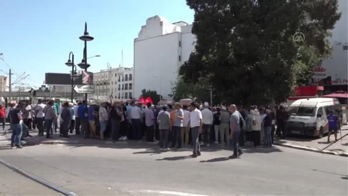 Yeni Anayasa için düzenlenecek referandum protesto edildi