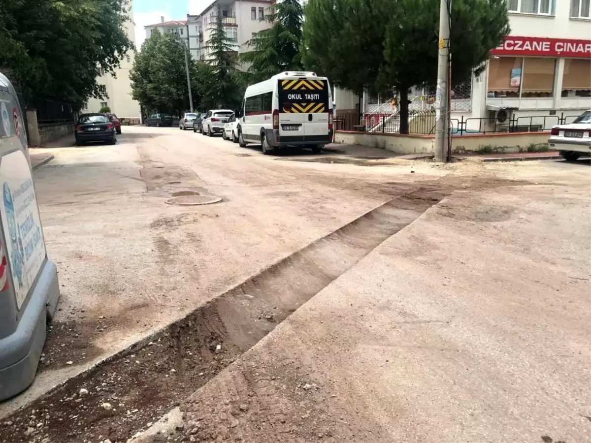 Yolu kesen çukur araç sürücülerinin korkulu rüyası oluyor