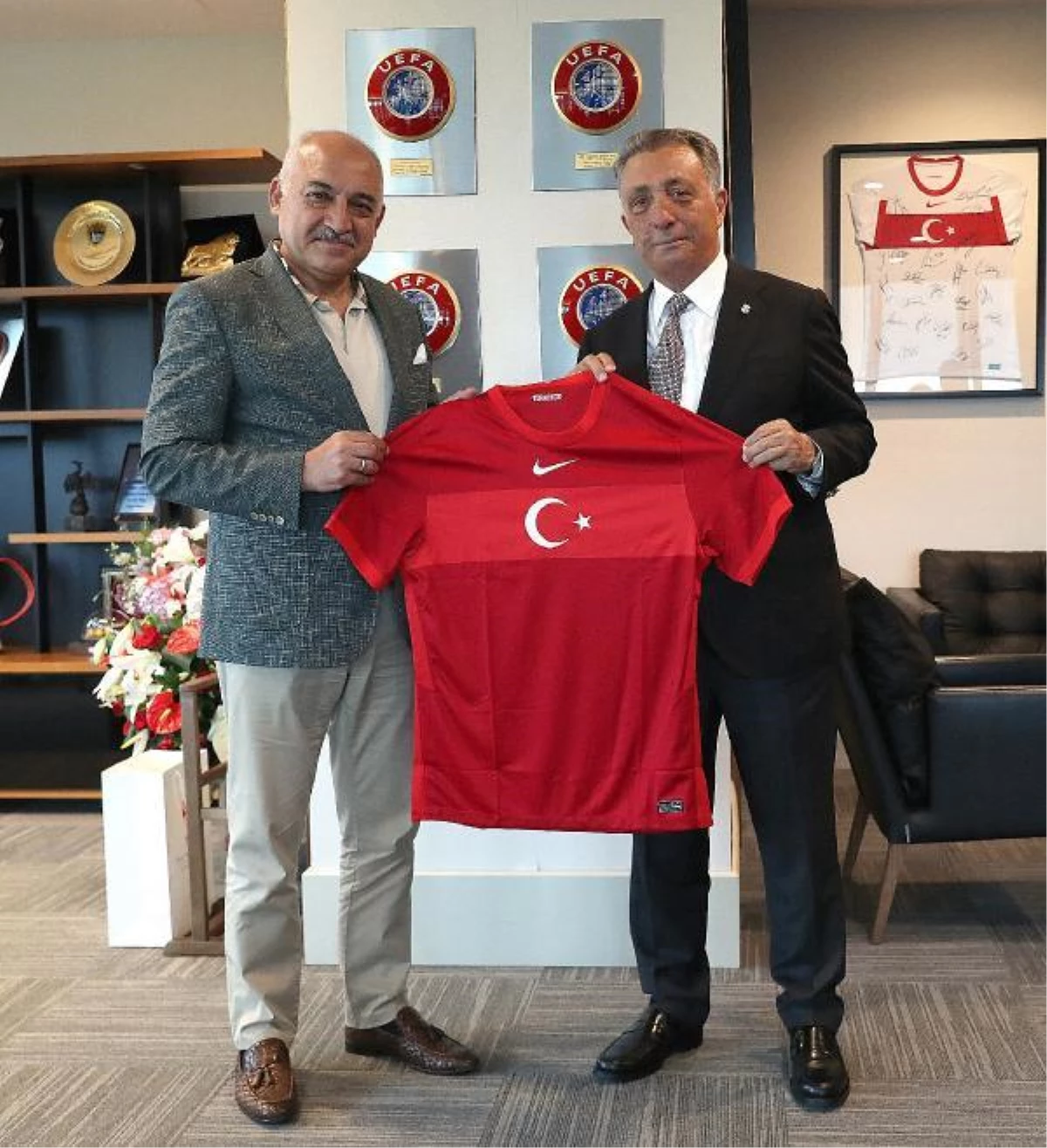 Ahmet Nur Çebi\'den TFF Başkanı Büyükekşi\'ye ziyaret