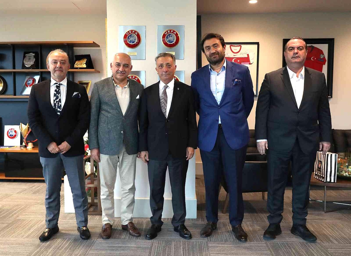 Beşiktaş Kulübü Başkanı Çebi\'den TFF Başkanı Büyükekşi\'ye ziyaret