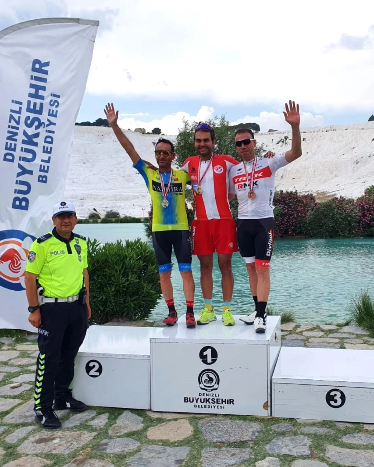 Antalyaspor bisiklet takımı Denizli\'den madalyayla döndü