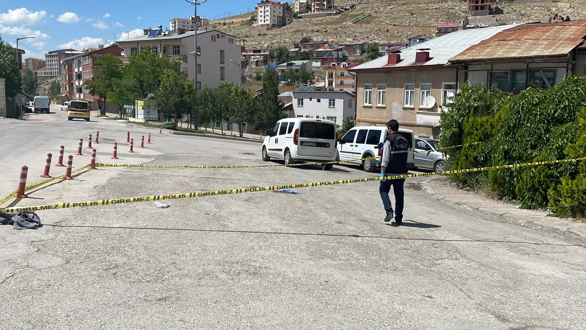 Son dakika haberi... Bayburt\'taki bıçaklı kavgada bekçi yaralandı