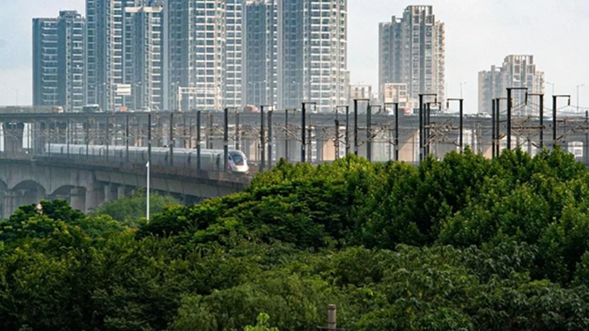 Beijing-Wuhan Yüksek Hızlı Demiryolu Saatte 350 Kilometre Hızla Faaliyet Göstermeye Başladı